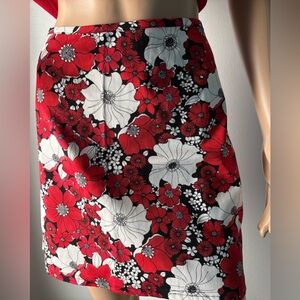G Dresses Sports brand stretch red floral skirt back zipper mini skirt. Size L